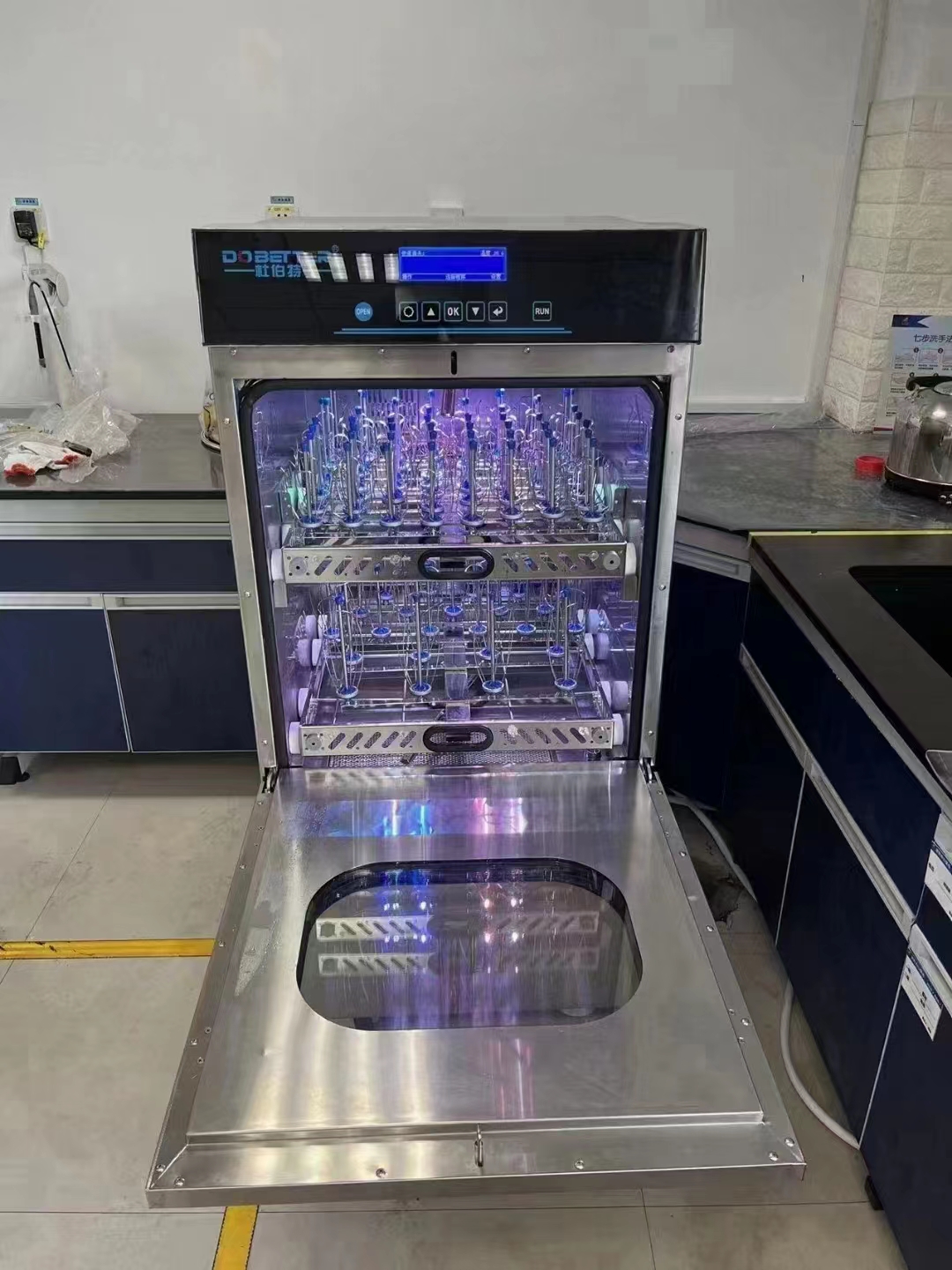 杜伯特實驗室洗瓶機(jī)有效解決滴定管清洗難題